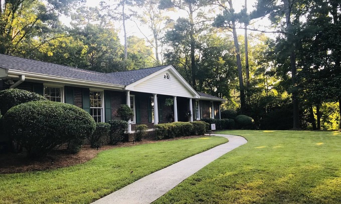 Canton House | Three Sisters House: Ideal Stay for Professionals & Travelers