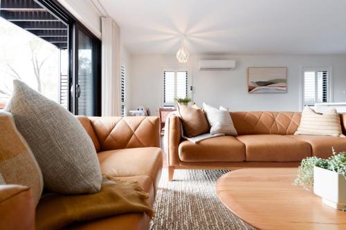 Launceston CBD House | Tranquil Three-Story Haven with City Views & Child-Friendly