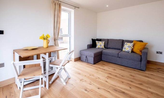 Pettistree Cottage | Cozy Three Tuns Apartments with Spa and Pet-Friendly Perks