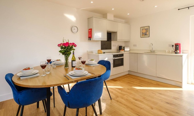 Pettistree Cottage | Three Tuns Garden Suite: Family-Friendly Escape for 4