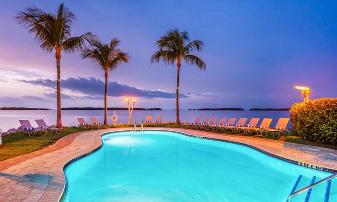 Islamorada Villa | Bayside Bliss: Relaxing Units with Pool & Water Activities