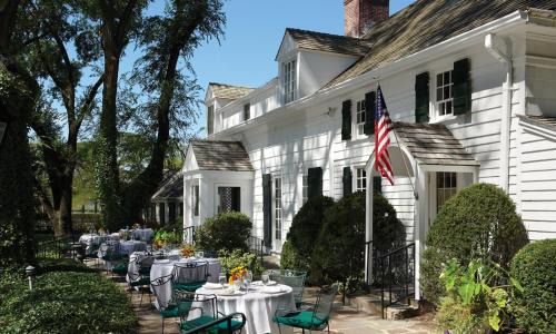 Stony Brook Hotel | Charming Three Village Inn with Oceanfront Dining Awaits