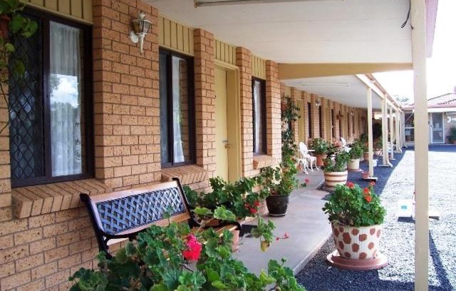 Gilgandra Hotel | Welcoming Three Ways Motel: Family-Friendly & Accessible Stay