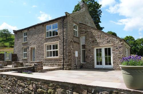 Worton House | Explore Throstle Nest House: Family-Friendly Retreat