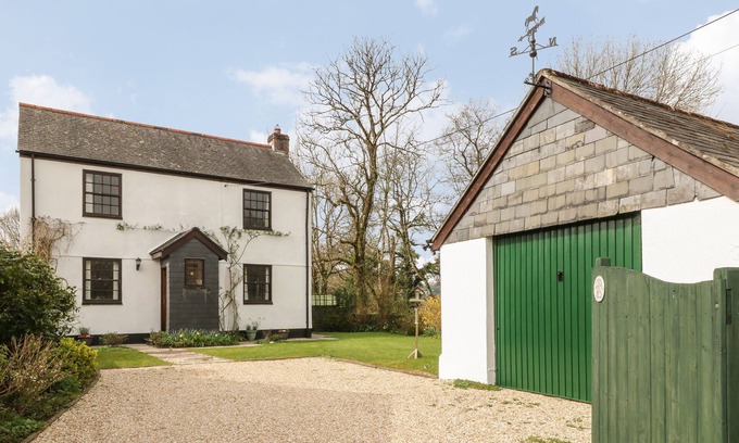 Lifton Cottage | Pet-Friendly Thrush Cottage with Open Fire in Lifton