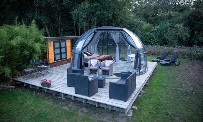 Thuin Cabin | Oceanfront Retreat: Thudi-nids en bulles with Hot Tub