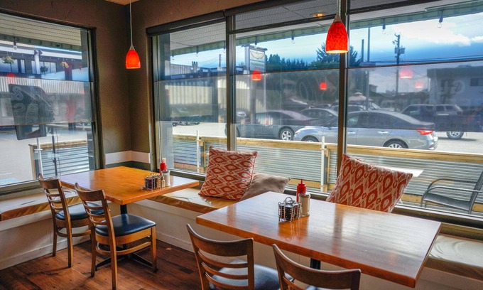 North Cowichan Hotel | Guest-Rated Thunderbird Motor Inn with Family-Friendly Amenities