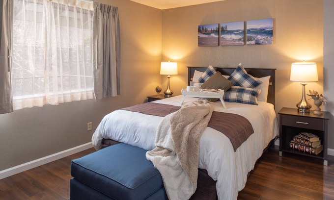 Sparks Resort | Inviting Thunderbird Resort with Oceanfront Pool Access
