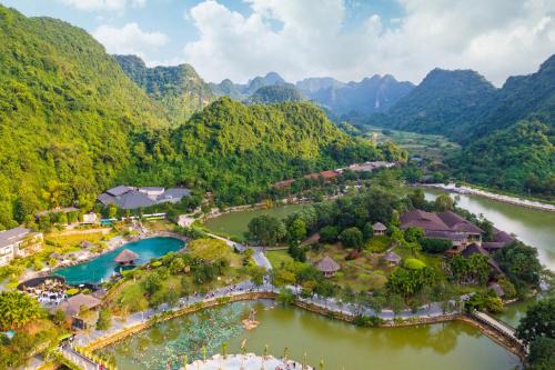 Hoa Lu Hotel | Explore Thung Nham Resort: Oceanfront Stay with Pool