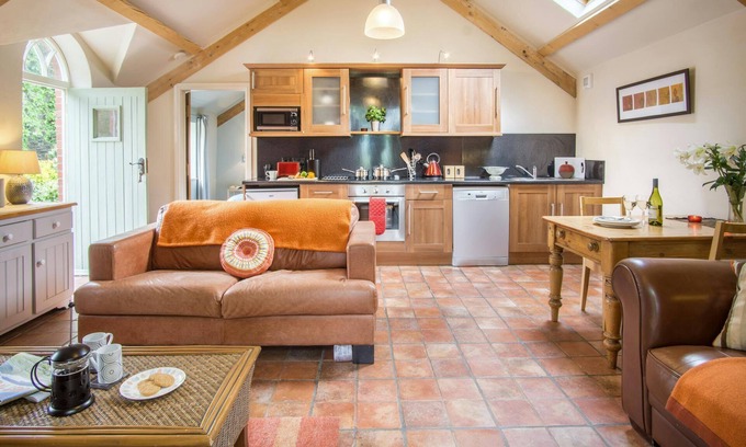 Dre-fach Felindre Cottage | Thyme Lodge in Drefach Felindre - Family-Friendly Retreat