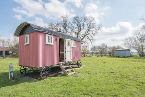 Framlingham House | Cozy Thyme Shepherds Hut at Boundary Farm, Framlingham