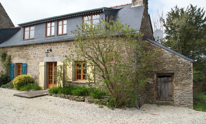 Begard Cottage | Ti Aval - Pet-Friendly Cottage with Ocean View in Nature