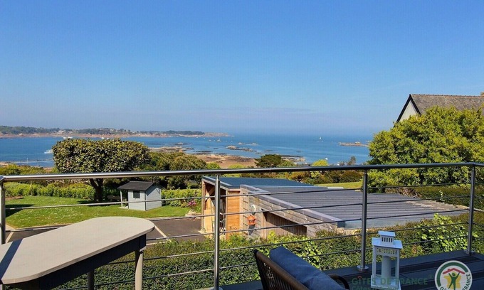 Ploubazlanec House | Experience Ti Bili - Oceanfront Retreat in Ploubazlanec