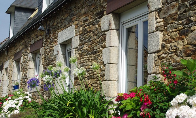 Kerherou Cottage | Eco-Friendly Ti Goudoul: Family Retreat Near Beach & Port