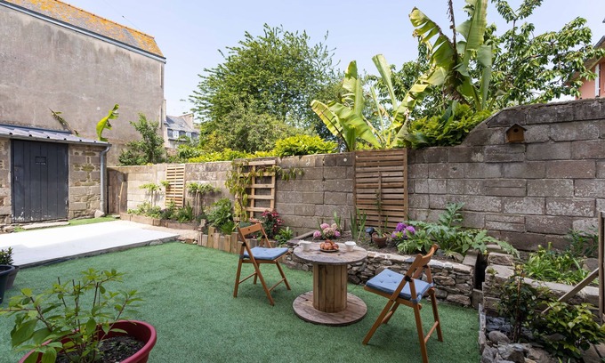Saint-Servan Apartment | Ideal Retreat: Ti Massa with Garden & Spa in St Servan