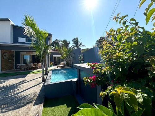 Saint-Pierre De La Reunion Villa | Relax at Les "Ti Pêcheurs gris" by the Seaside