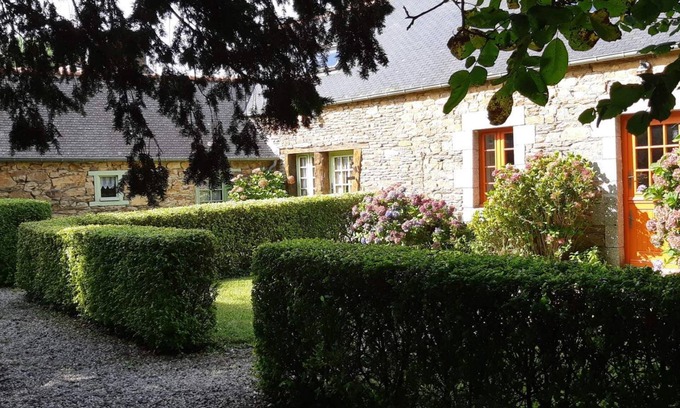 Begard Cottage | Discover Ti Sistr: Pet-Friendly Cottage by the Ocean