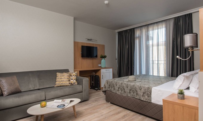 Sunny Beach Bed & Breakfast | Discover Tia Maria: Relaxing Stay in Sunny Beach Resort