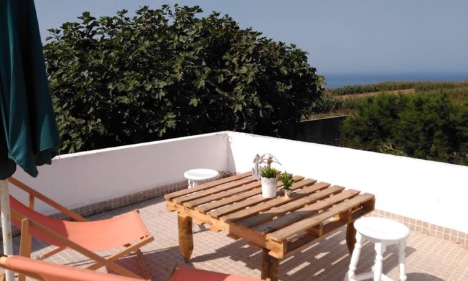 Atalaia House | Ocean View Retreat: Tia Rosário Casita in Lourinhã