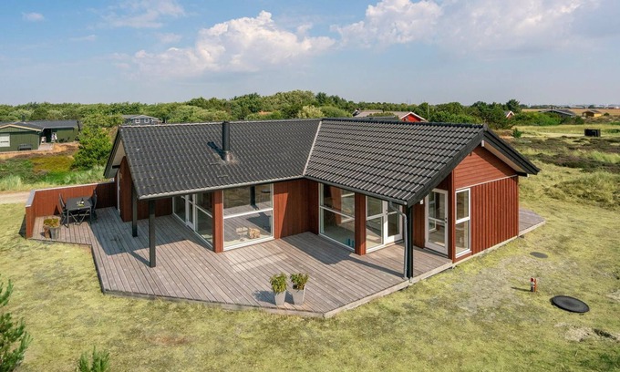 Rindby Strand House | Elegant "Tiane" Retreat, 800m from the Beach with Spa
