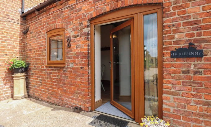 Louth Cottage | Pet-Friendly Retreat at TICKLEPENNY in Louth