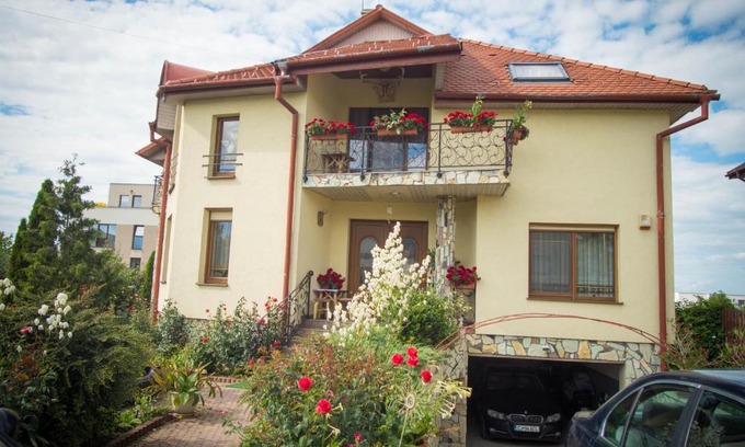 Cluj-Napoca House | Top-Rated Ticu Residence with Kitchen Amenities for Travelers