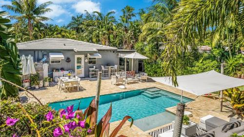Poinsettia Heights House | Beachside Haven: Tidal by AvantStay with Inviting Pool