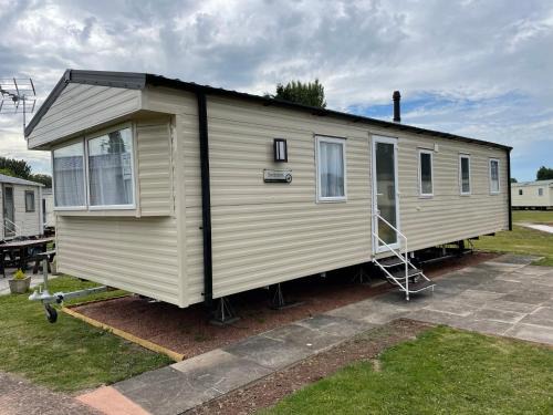 Minehead Other | Oceanfront Tidal Caravan with Private Pool & Family Amenities