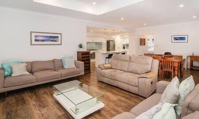 West Busselton House | Discover Tidal Wave Hideaway: Pet-Friendly Oceanfront Retreat