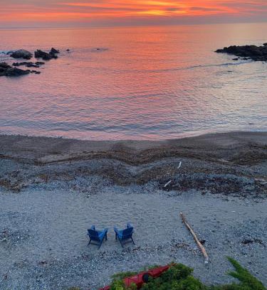 Ogunquit Apartment | Oceanfront Perkins Cove Condo with Private Beach & Hot Tub
