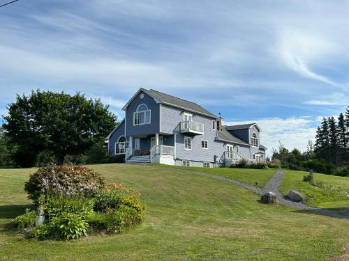 Hall's Harbour House | Family-Friendly Tides Inn Guest Suites with Kitchen Access