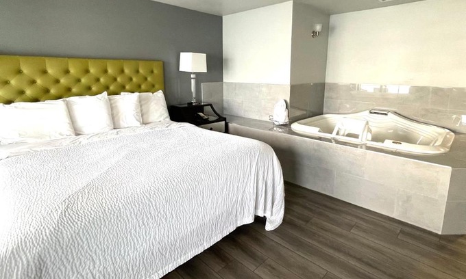 Port Townsend Hotel | Ocean View Retreat at Tides Inn & Suites - 4 Star Comfort