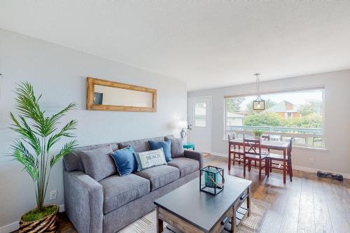 Suquamish Apartment | Family-Friendly Tides Out Loft with Pet Amenities