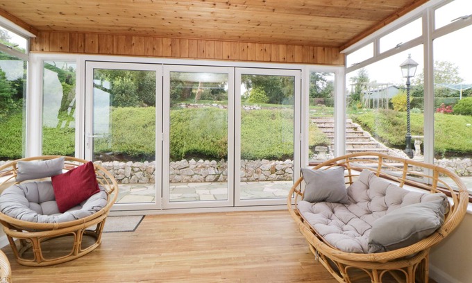Ebford Cottage | Pet-Friendly TIDEWAYS Cottage with Ocean View in Devon