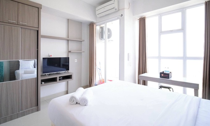 Surabaya Apartment | Immaculate Studio with Pool and Breakfast in Surabaya