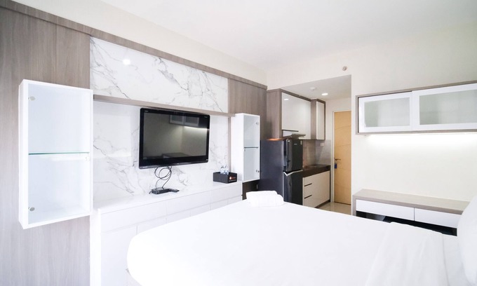 Surabaya Apartment | Cozy Studio at Bale Hinggil Apartment with Pool & Breakfast