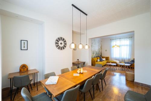 Bimenes Municipality House | Discover Tierra de Anarbel: Family & Pet-Friendly Stay!