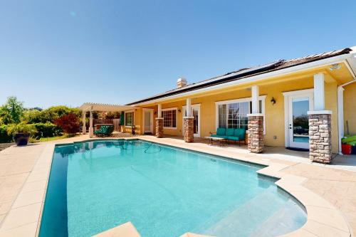 Fallbrook House | Unforgettable Stay at Tierra De La Maracuyá - 10/10 Rated
