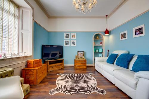 Prestwick Apartment | Pet-Friendly Retreat at Tiffanys - Coorie Doon Stays