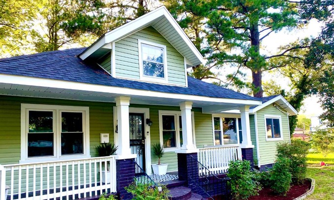 Portsmouth House | Discover Tiffany's Tranquility Home: Family-Friendly Retreat