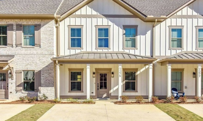 Auburn House | Tiger's Tail in Auburn - 2 BR/2.5 BA condo 1.5 miles from AU, sleeps 8!