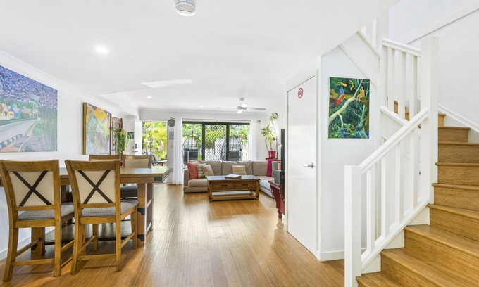 Belongil Villa | Discover Tigerlily's @ Belongil Beach: Pet-Friendly Escape