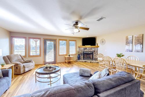 Dellwood Apartment | Experience Tigers Den - Lower with Ocean View & Private Beach