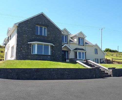 Lisdoonvarna Apartment | Top-Rated Tigh Aildín: Family-Friendly with Delicious Dining