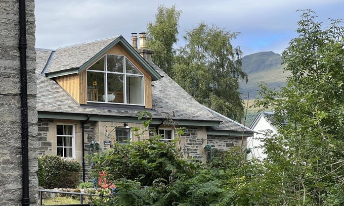 Killin House | Book Tigh Muileann: Guest Rated 9.7 & Family Friendly Stay