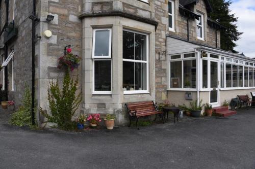 Pitlochry House | Discover Tigh Na Cloich: Pet-Friendly 4-Star Retreat