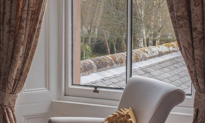 Alyth House | Discover Tigh Na Leigh: 4-Star Stay with Breakfast & Dining