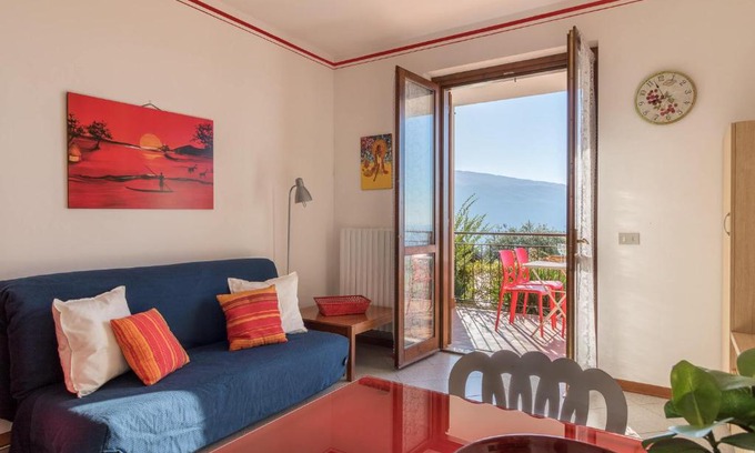 Oldesio Apartment | Scenic Tignale Panorama: Family & Pet-Friendly Retreat
