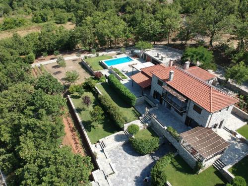 Terpsithea Villa | Elegant Tihio Villa: Pet-Friendly Retreat with Ocean Views