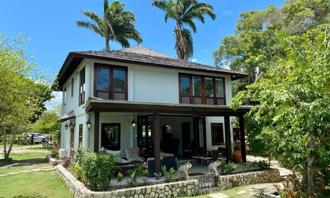 St. Ann's Bay Villa | Idyllic Tikal Villa: Oceanfront Bliss with a 10/10 Rating